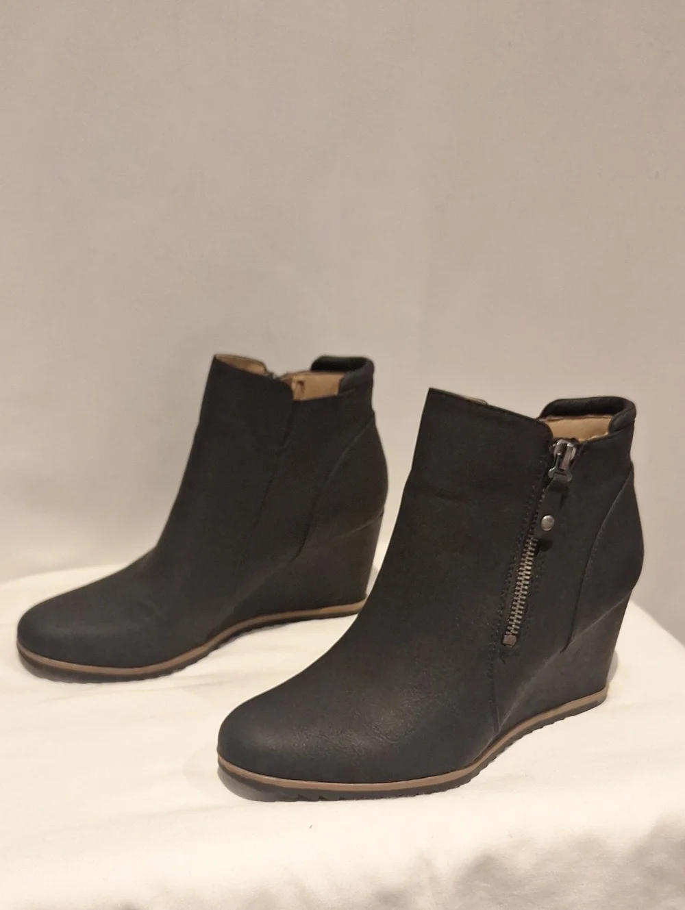 Soul Naturalizer Women's Black Wedge Ankle Boot - Sleek Zip Detail